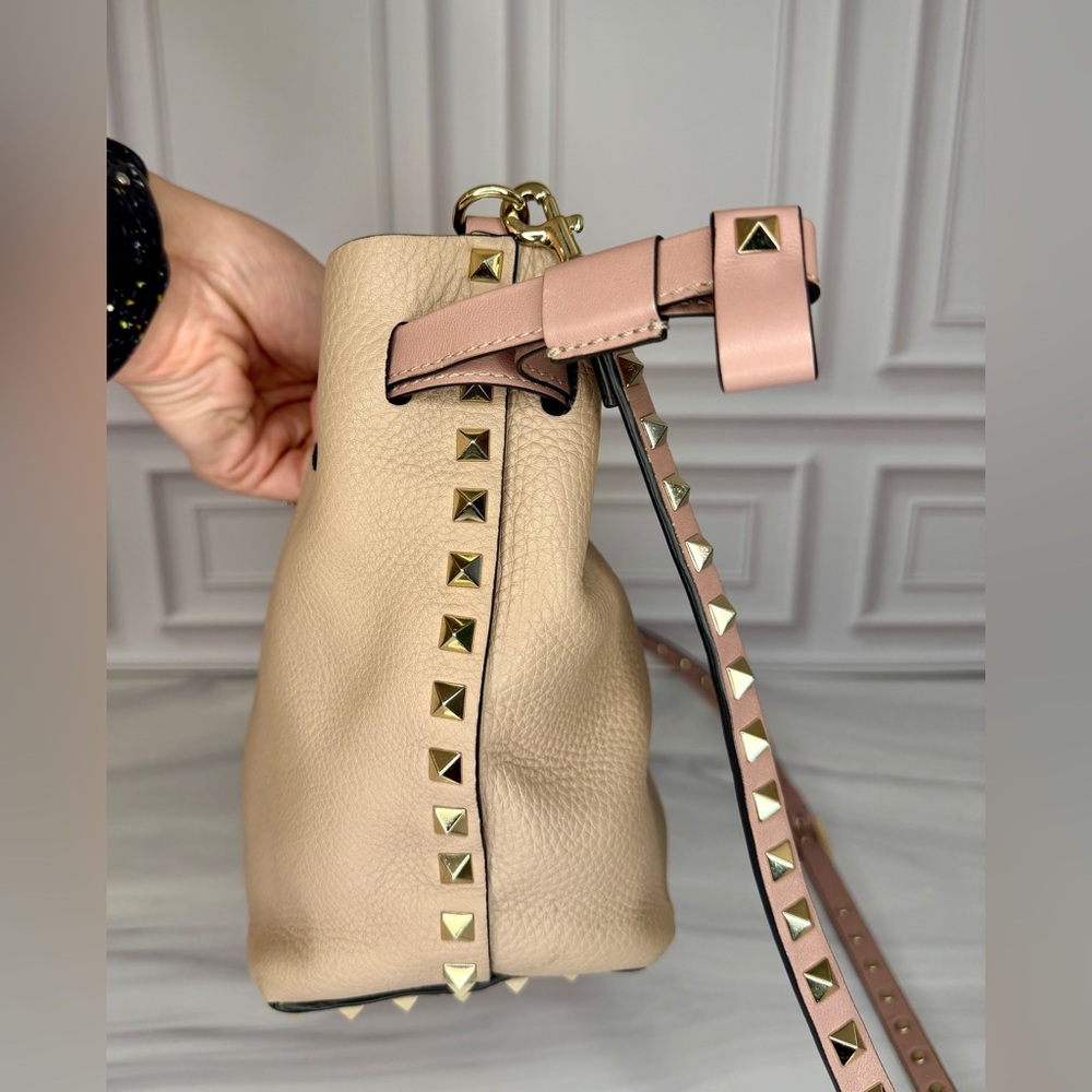 Valentino Garavani Rockstud Beige & Pink Crossbody Bag | Leather | Gold Studs - Picture 4 of 8